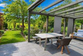 Westterrasse mit Überdachung