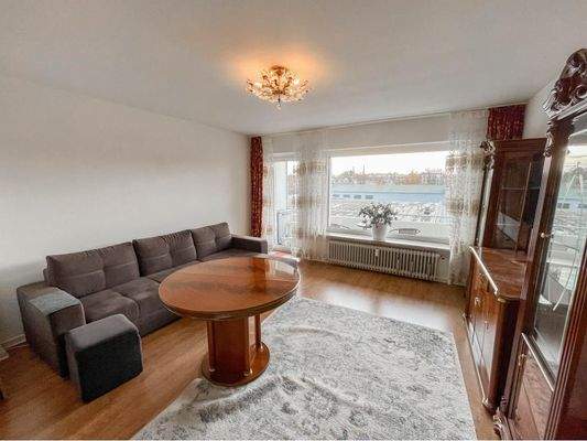 Wohn- und Essbereich mit Balkonzugang