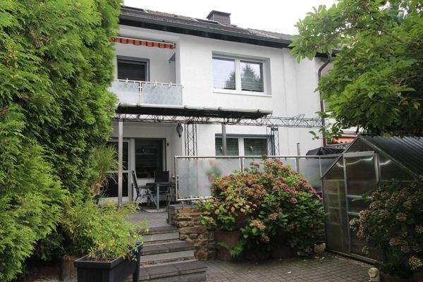 Blick auf das HAUS + TERRASSE