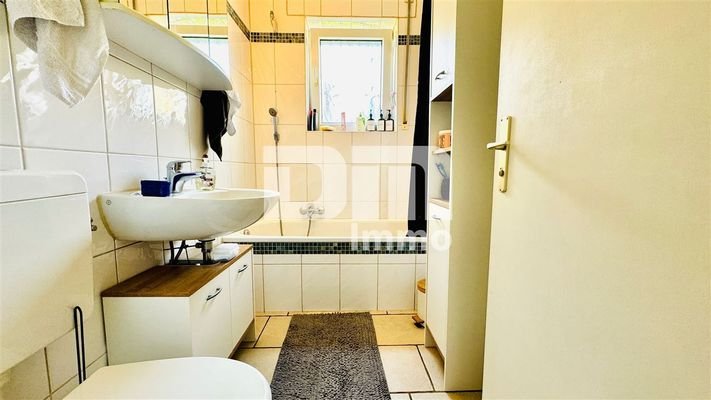 Souterrain Badezimmer / Badewanne