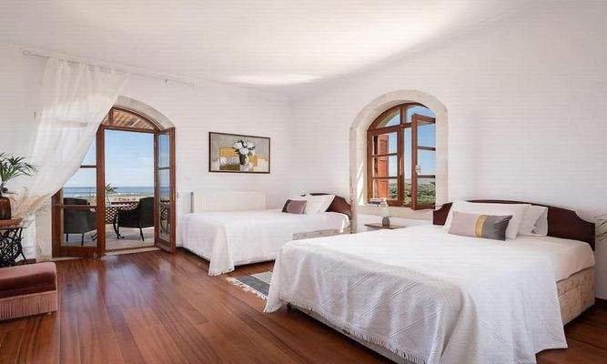 Kreta, Kournas: Luxuriöse Steinvilla mit Meer- und Bergblick