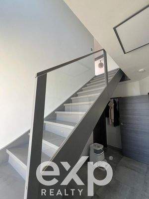 Echtholztreppe mit Verglasung