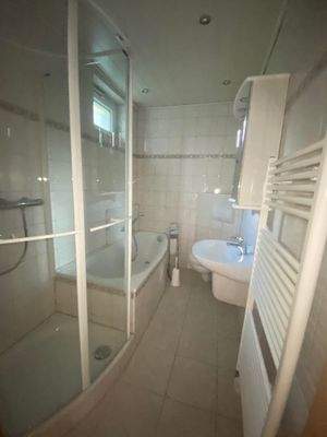 Neues Bad mit Wanne&Dusche EG