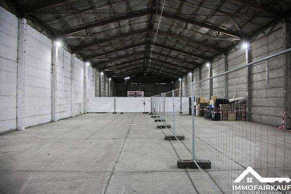 Blick in die Lagerhalle