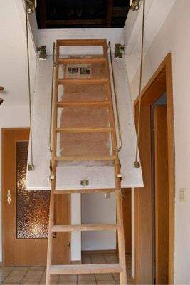 Treppe zum Spitzboden