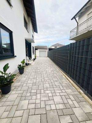 Aussen Hof Garage.jpg