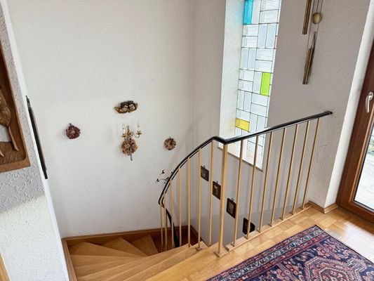 EG-OG Treppenaufgang Bild 1 - Immobilien Baumeiste