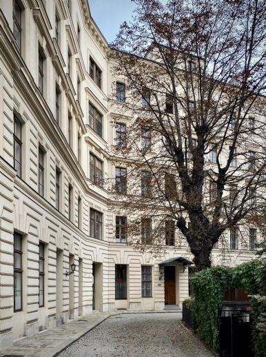 Mehrfamilienhaus mit Vorder- und Hinterhaus in Karlsruhe