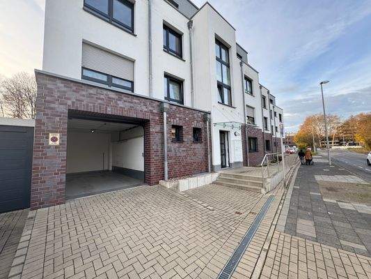 Einzelgarage im Haus