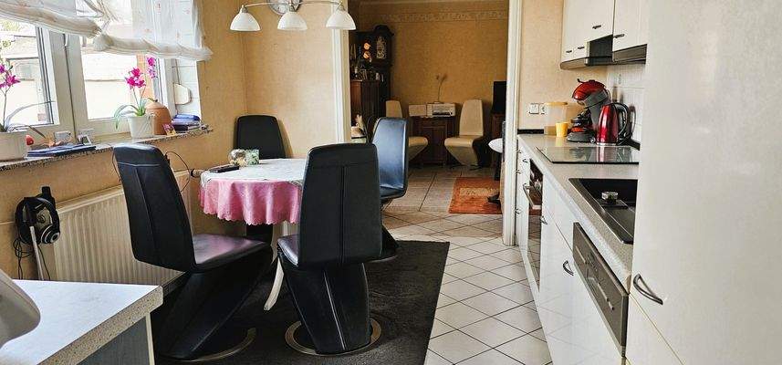 Küche mit Blick ins Esszimmer