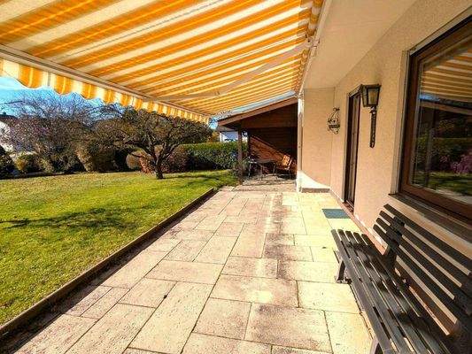 Südterrasse mit elektrischer Markise