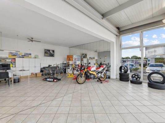 Weitere Ansicht Verkaufshalle