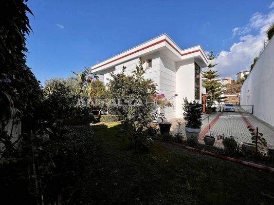 Stylish House with Sea and City Views in Alanya