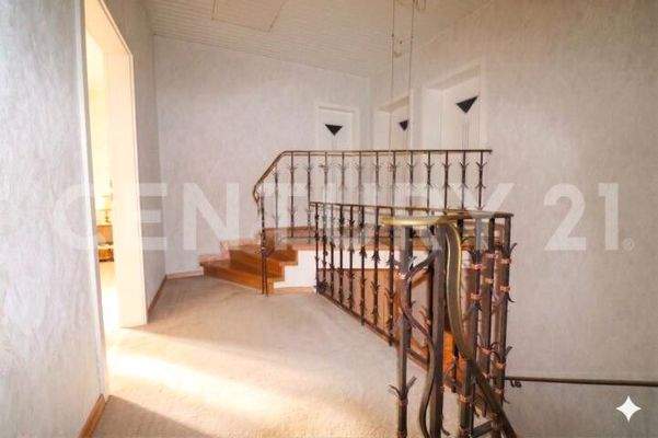 Flur OG  ( Ki- bearbeitet)