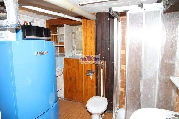 27 Heizungsraum mit Dusche und Toilette im Keller.jpg