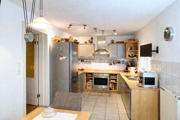 Wohnküche - Küchenbereich mit Einbauküche