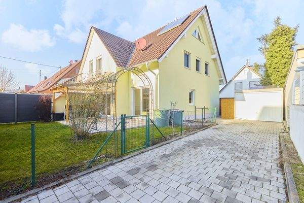 Außenansicht Einfahrt