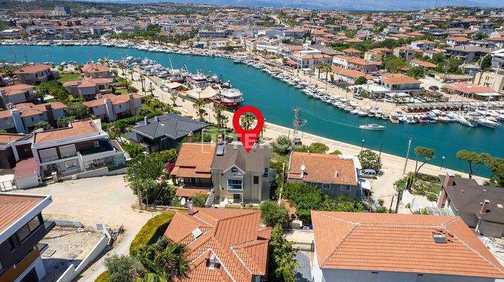 Seafront Furnished Villa with Marina View in Çeşme Dalyan