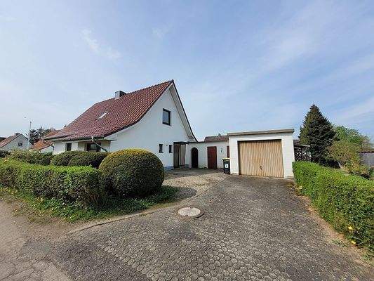 Hausansicht von der Straße aus