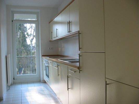 EBK mit Zugang zum Balkon.JPG