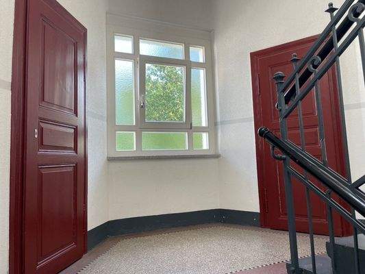 Abstellraum auf halber Treppe