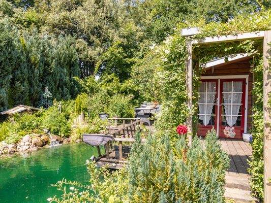 10. Teich mit Laube.jpg