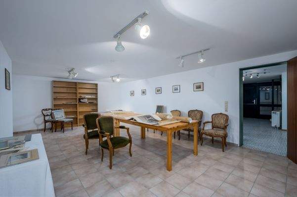 Keller - großes Zimmer