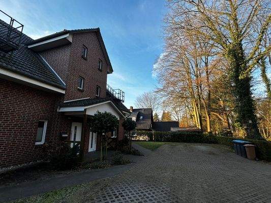 Vorderansicht / Stellplätze