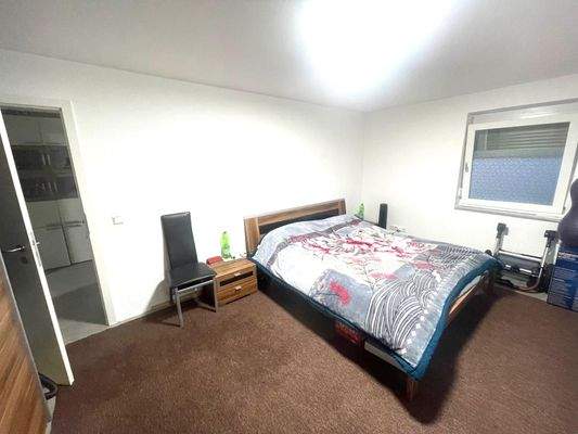 Schlafzimmer 1 OG Wohnung links