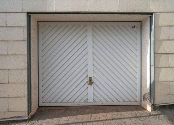 innenliegende große Garage