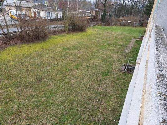 K800_Blick auf die Hof-u. Rasenfläche