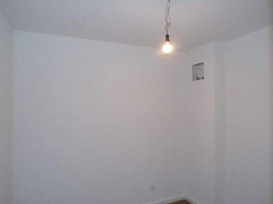 15 Raum hinter Schlafzimmer (z.B. begehbarer Kleiderschrank)