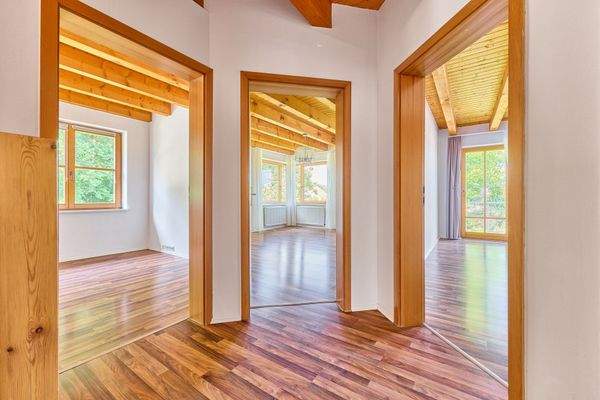 Flur mit Zimmer im OG