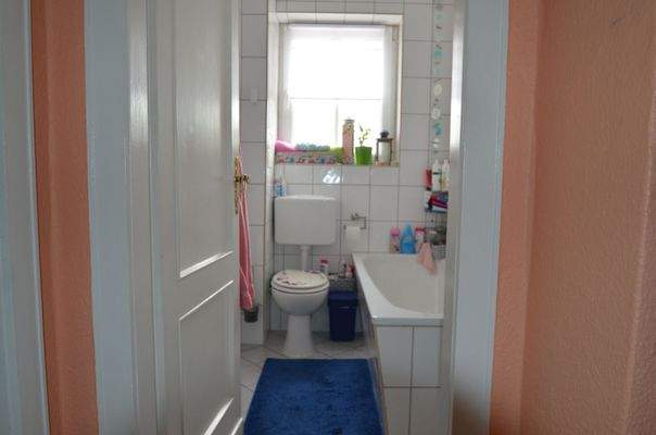 Tageslichtbad mit Wanne