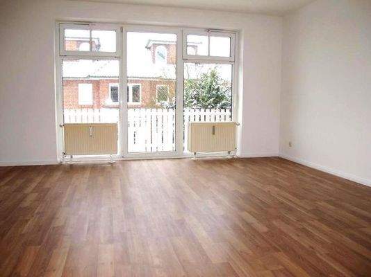 Wohnzimmer mit Loggia-Zugang