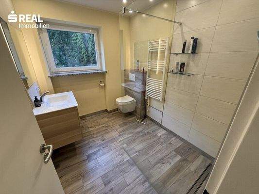 Badezimmer 1 im Erdgeschoss