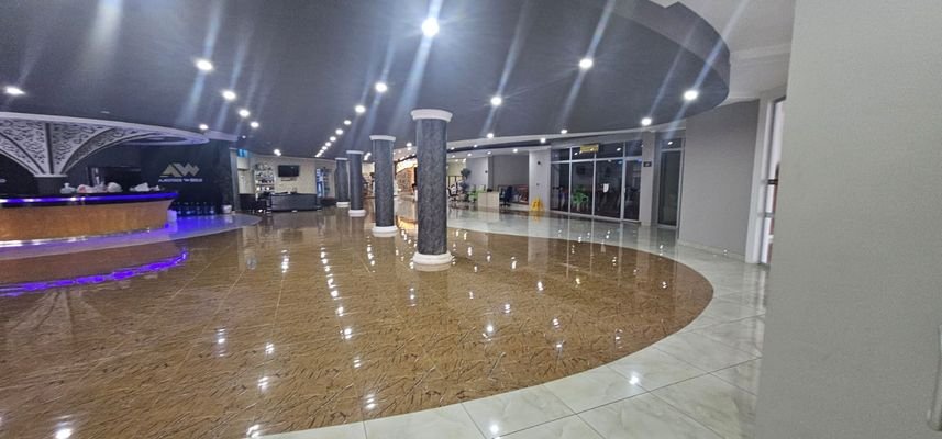 Lobby -2-