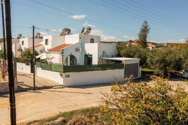 Kreta, Maleme: Traditionelles kretisches Haus zu verkaufen, nur wenige Schritte vom Strand entfernt