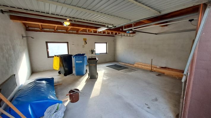 Große Garage
