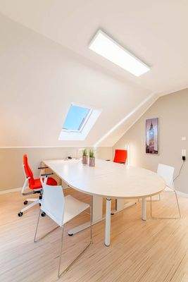 Helles, modernes Konferenzzimmer