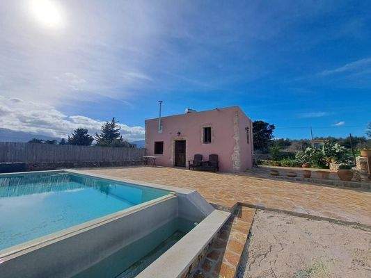 Kreta – Charmantes, 200 Jahre altes Steinhaus mit Pool, Garten und Bergblick zu verkaufen