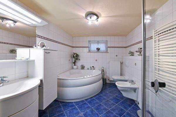 Bdas im Untergeschoss