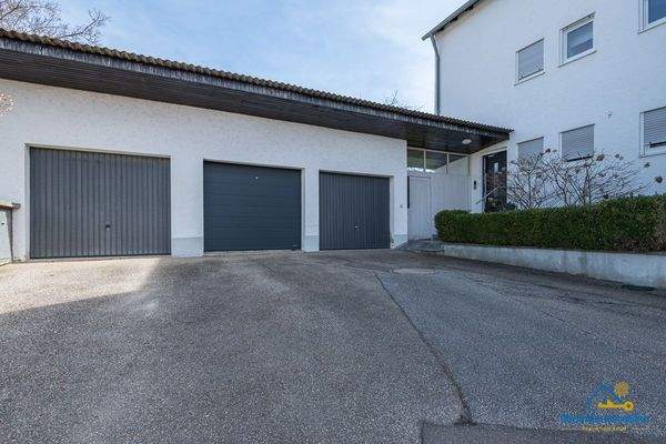 Einfahrt/Garage