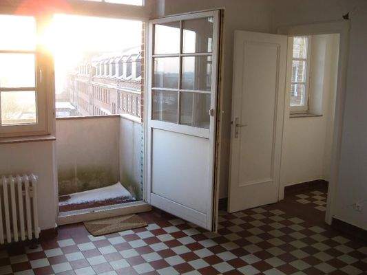 Küche mit kleinem Balkon