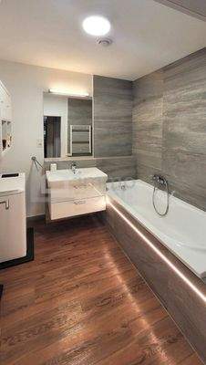 Badezimmer mit Wanne