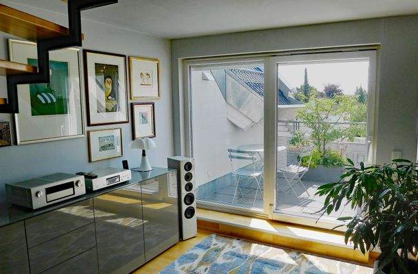 Wohnzimmer  Zugang Balkon