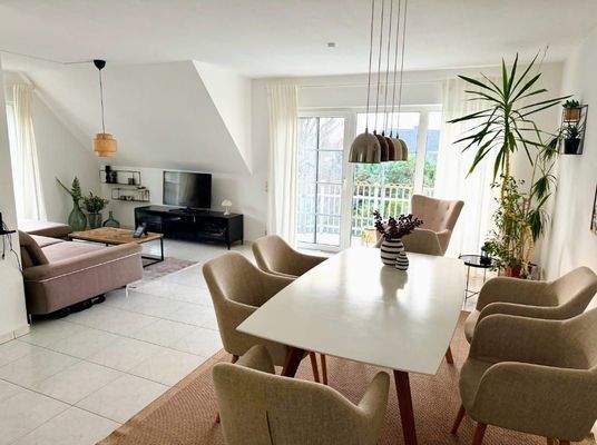 Wohn- Esszimmer mit Balkon