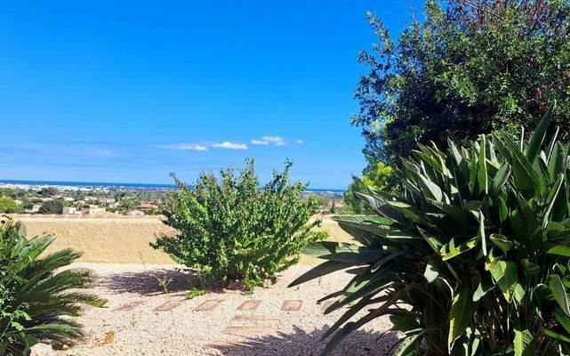 Pe860 sea views from garden.jpg