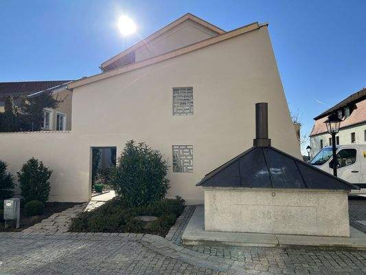 Zugang und Brunnen Kirchplatz