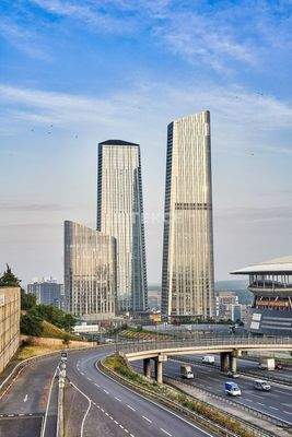 Spacious Flats with Pool and Security in İstanbul Sarıyer